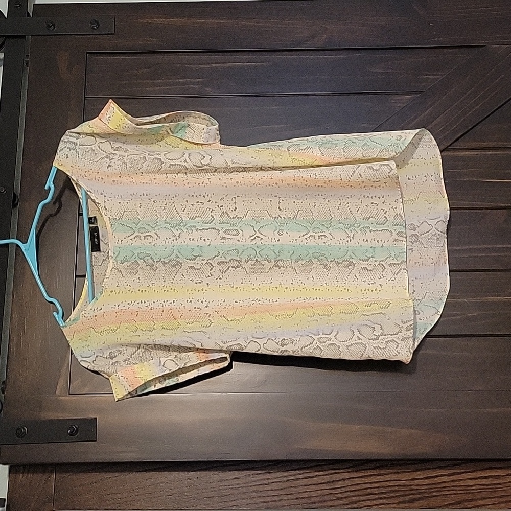Snakeskin top Apt 9 size small